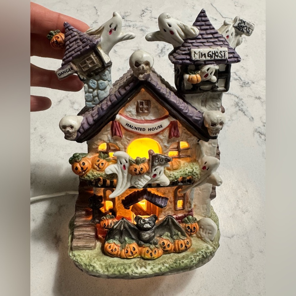 1990s Haunted Haven Halloween Village House Porcelain Lighted‎ Ghosts Skulls EUC
